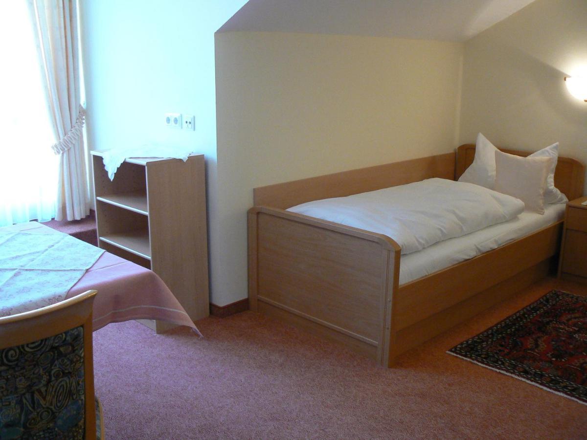 Hotel Haus Evelyn / Haus Heidemarie Bad Füssing Pokoj fotografie