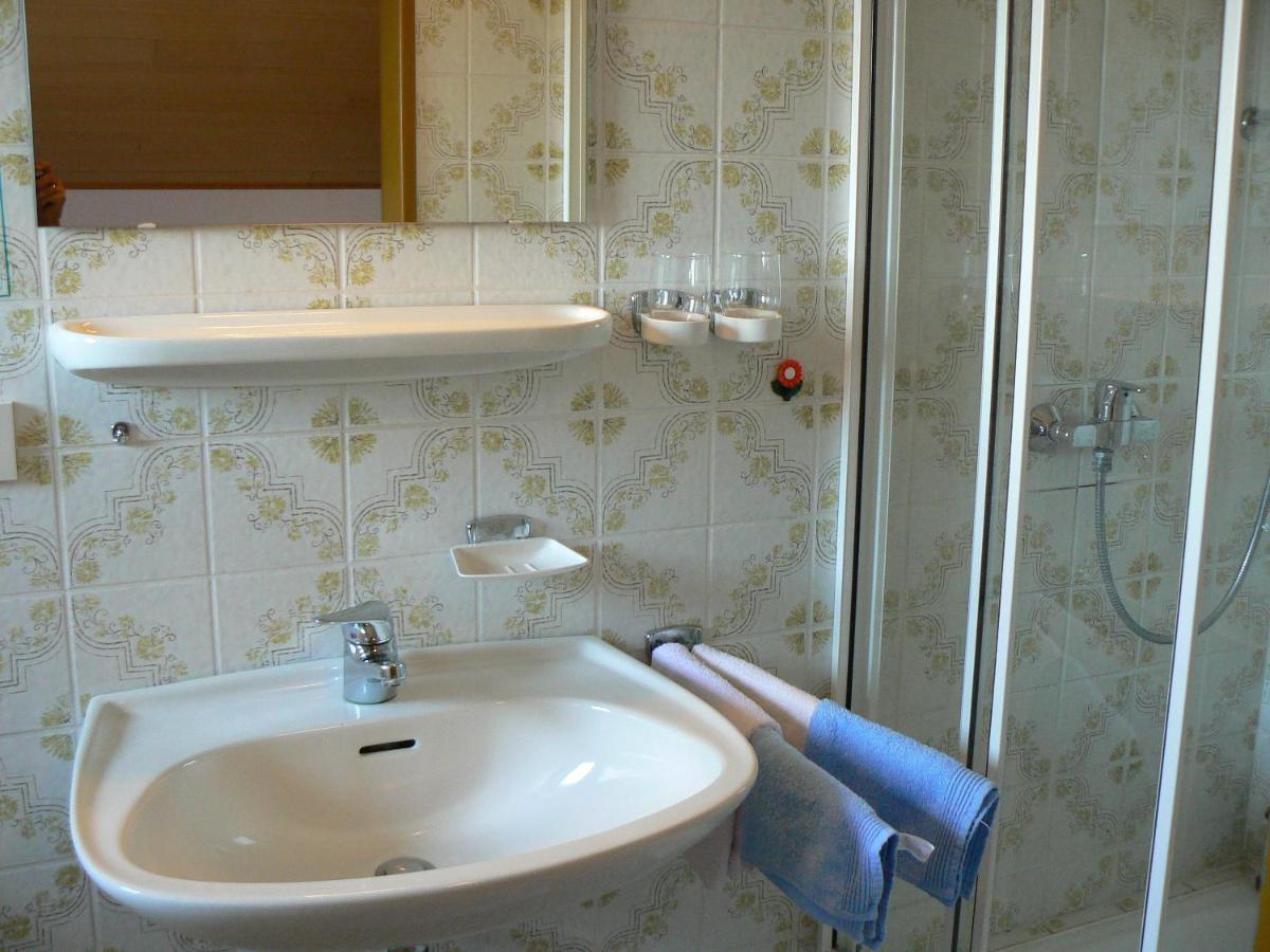 Hotel Haus Evelyn / Haus Heidemarie Bad Füssing Pokoj fotografie